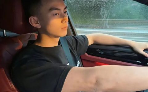 刘姥姥新欢185CM篮球体育生脱了？长的好棒！