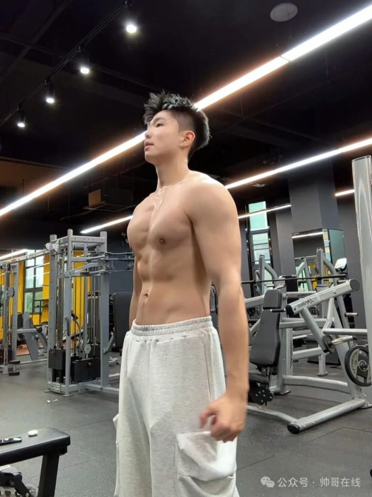 192CM肌肉健身帅哥,身材恰到好处!!