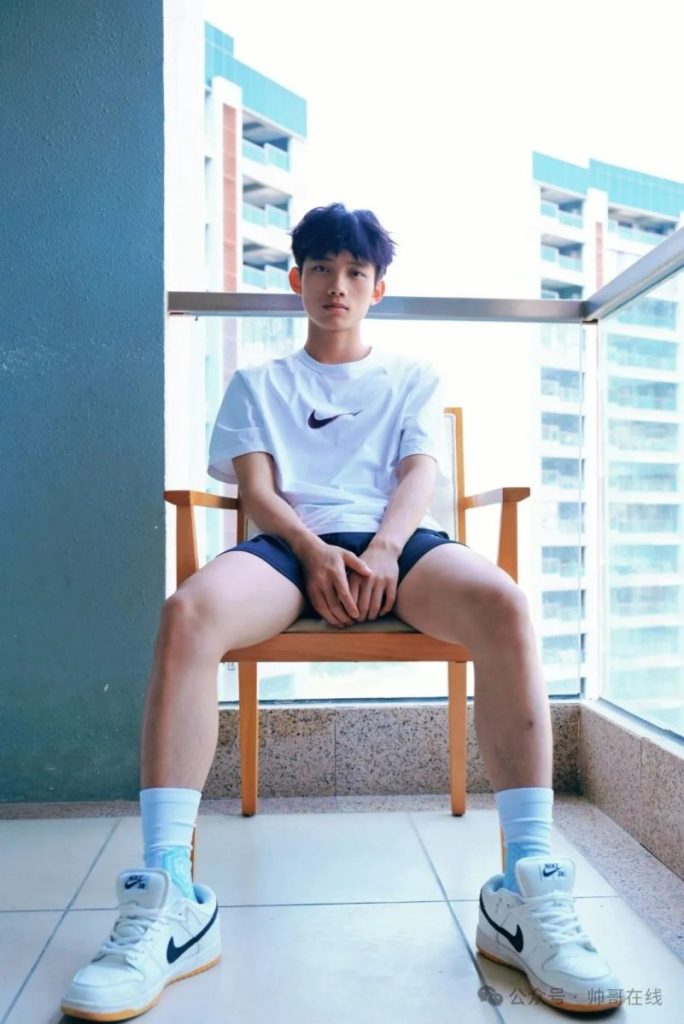 男高体育生弟弟,年下就是香!