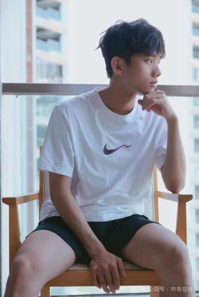 男高体育生弟弟,年下就是香!