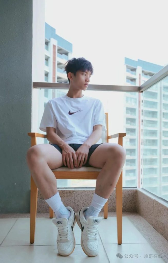 男高体育生弟弟,年下就是香!
