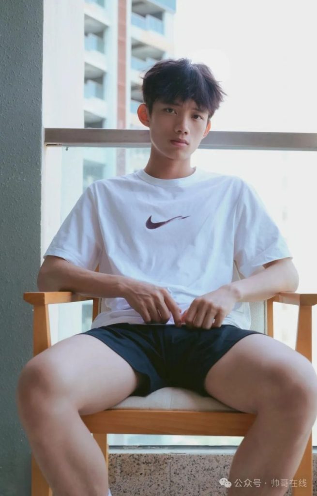 男高体育生弟弟,年下就是香!