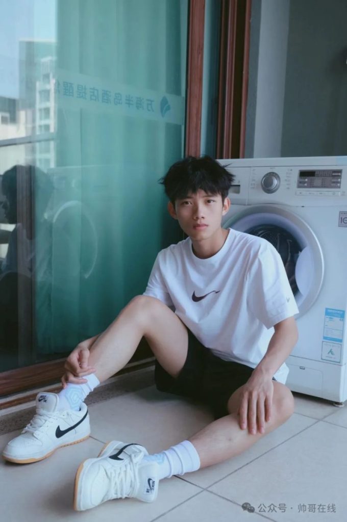 男高体育生弟弟,年下就是香!