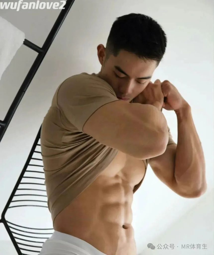 191cm上海肌肉男教练,荷尔蒙拉满,极品腱子肉身材也太野了