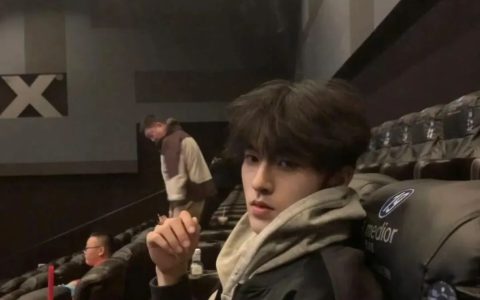 195辽宁体院校草，薄肌男大 少年感满满！曾同时和两位学弟暧昧不清......