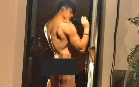 体操冠军张宏涛穿灰裤子照，你看过吗？