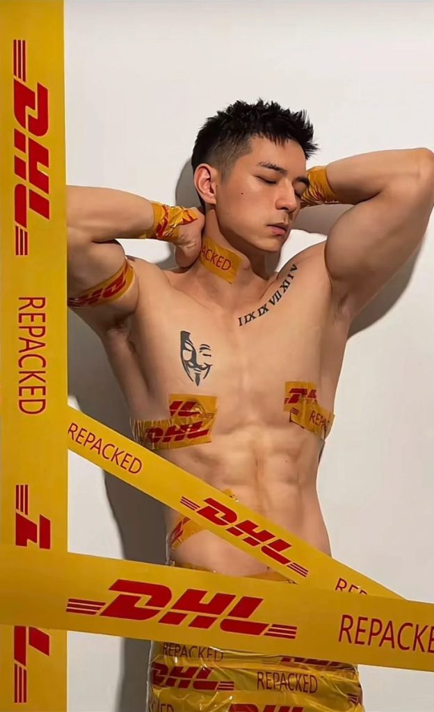李现同款颜值太平洋宽肩,这身材撩得人心痒痒!