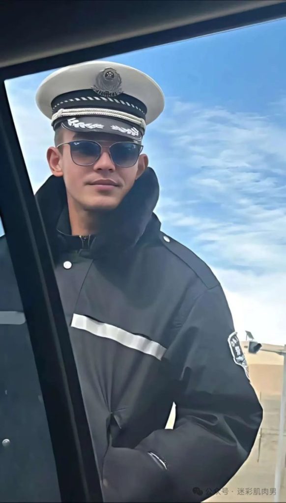 184CM新疆帕米尔高原帅警火了，长的帅的都上交啦！