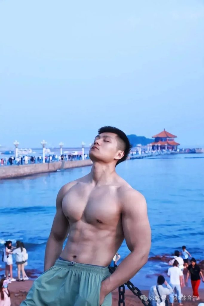 185CM山东肌肉汉子宽肩窄腰身材，又高又壮