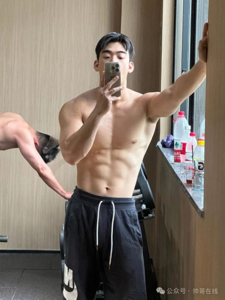 麒麟臂肌肉健身帅哥,安全感够了吗?