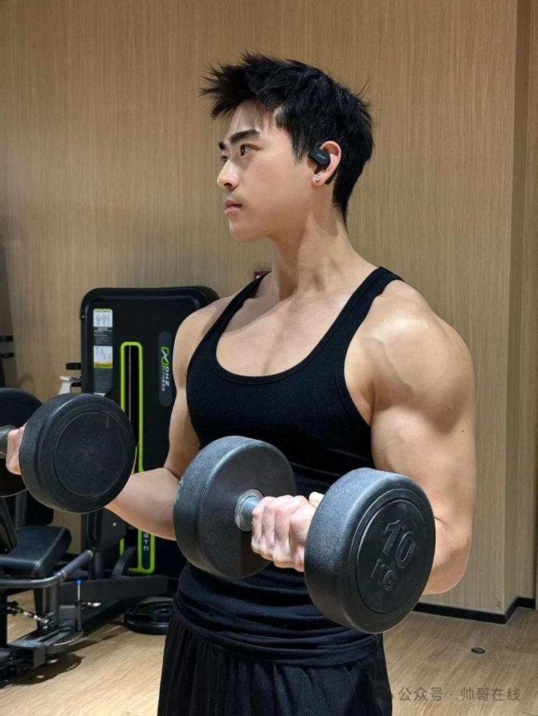 麒麟臂肌肉健身帅哥,安全感够了吗?