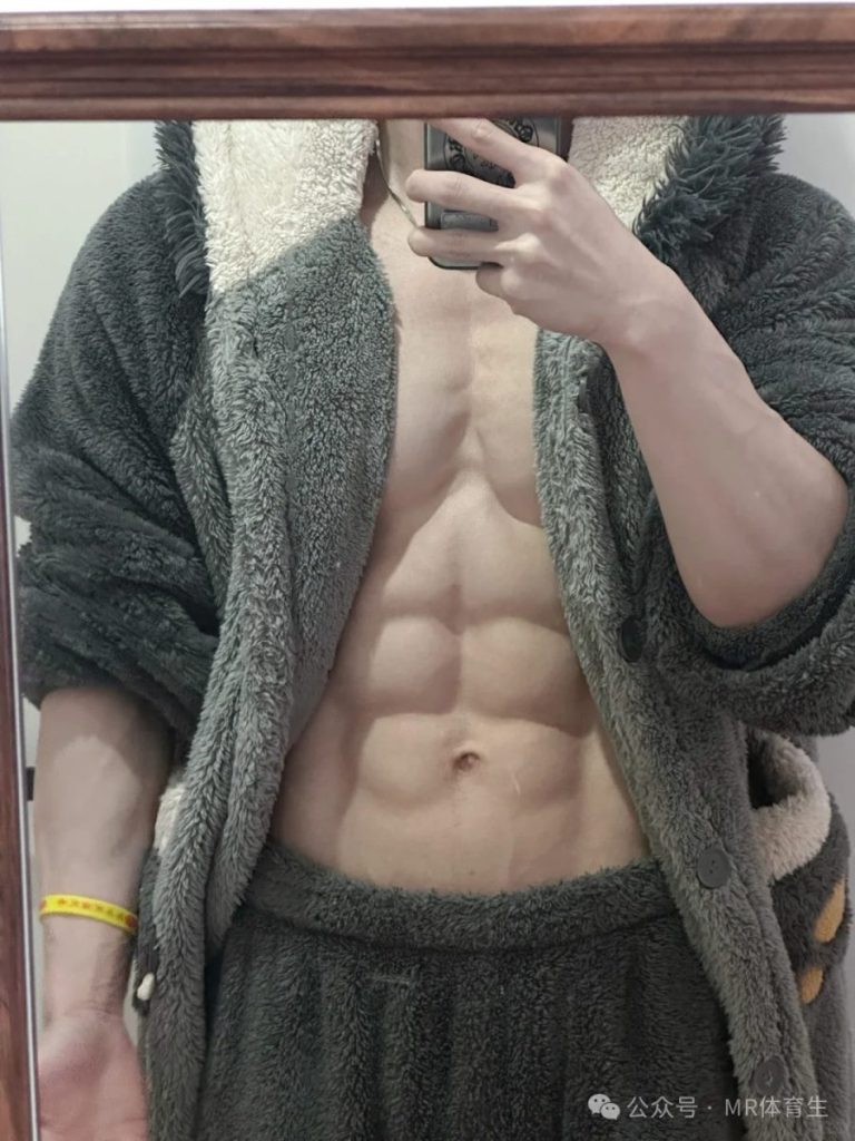 180cm杭州健身教练,宽肩窄腰饱满倒三角,简直帅炸了