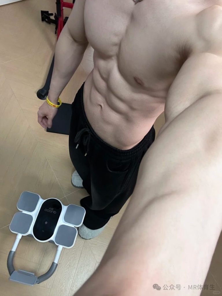 180cm杭州健身教练,宽肩窄腰饱满倒三角,简直帅炸了