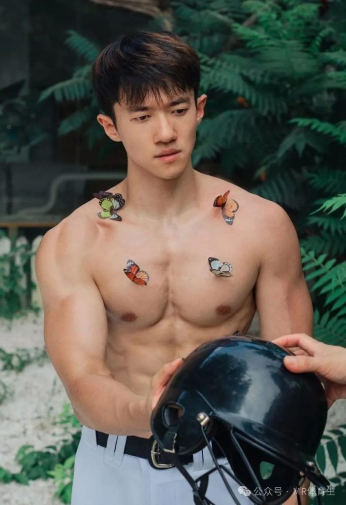 22岁北京薄肌男孩,精致腹肌鲨鱼肌,性张力瞬间拉满了