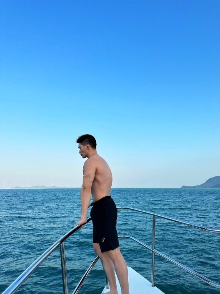 肖一谴镜头下的肌肉帅哥:白里透红大胸肌,颜值身材双在线!