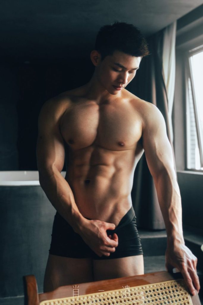 肖一谴镜头下的肌肉帅哥:白里透红大胸肌,颜值身材双在线!