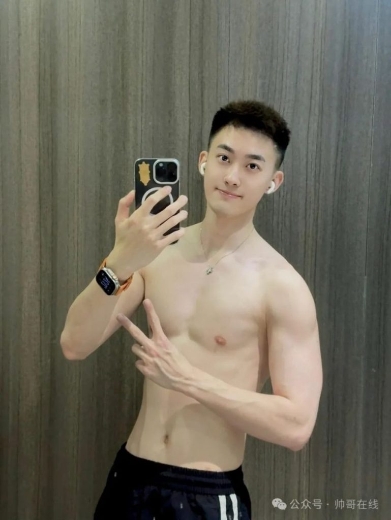 精致帅气的白皮薄肌小鲜肉,颜值身材极度舒适!