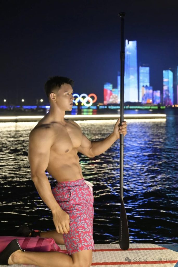 市场行情不好,体育生男模靠内裤圈粉……