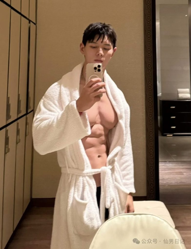 市场行情不好,体育生男模靠内裤圈粉……