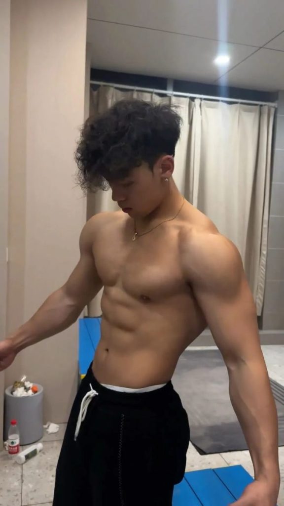 这个抖音4W粉的博主!?也被男记者采访了…