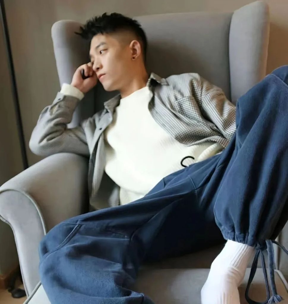 复刻四川小虎的他,推特上的私照被流出……