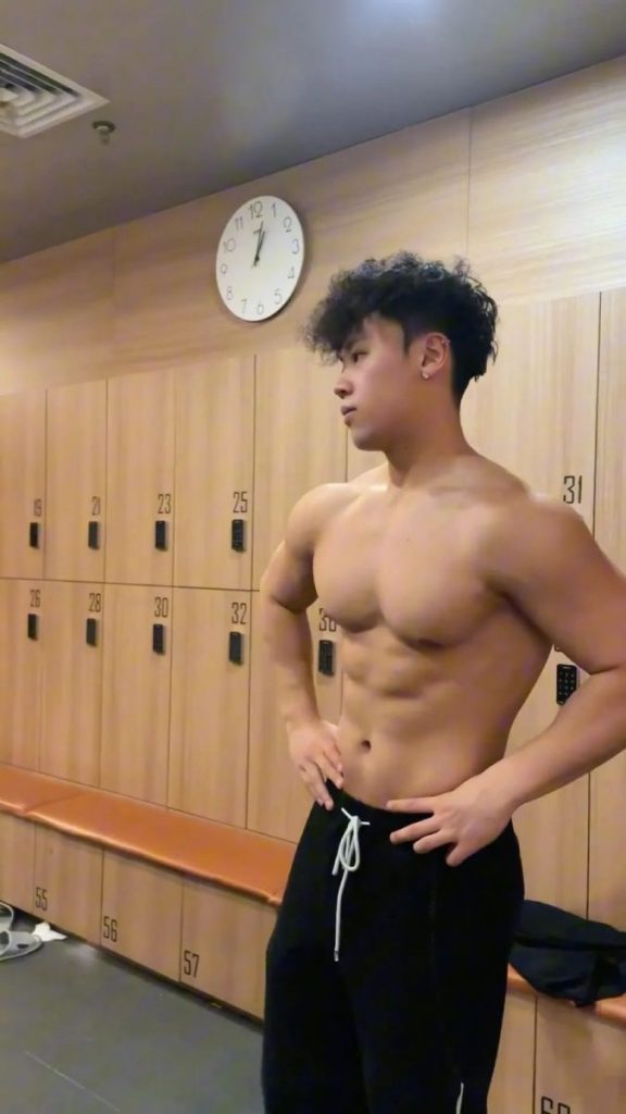 这个抖音4W粉的博主!?也被男记者采访了…