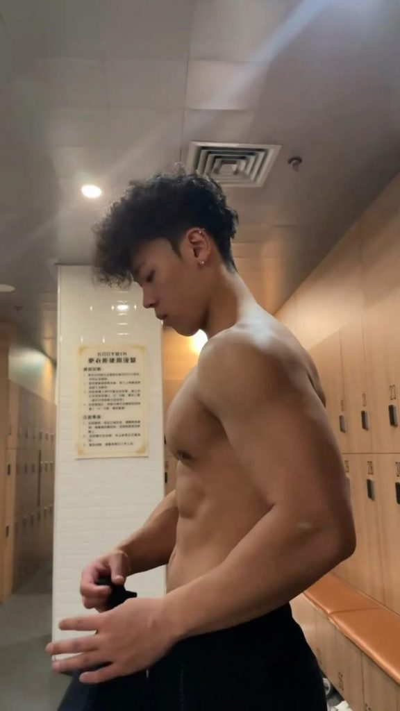 这个抖音4W粉的博主!?也被男记者采访了…