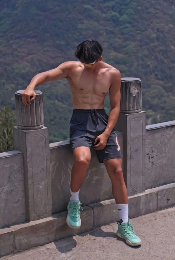 清华大学体育生长什么样?黑皮小腹肌满意吗?