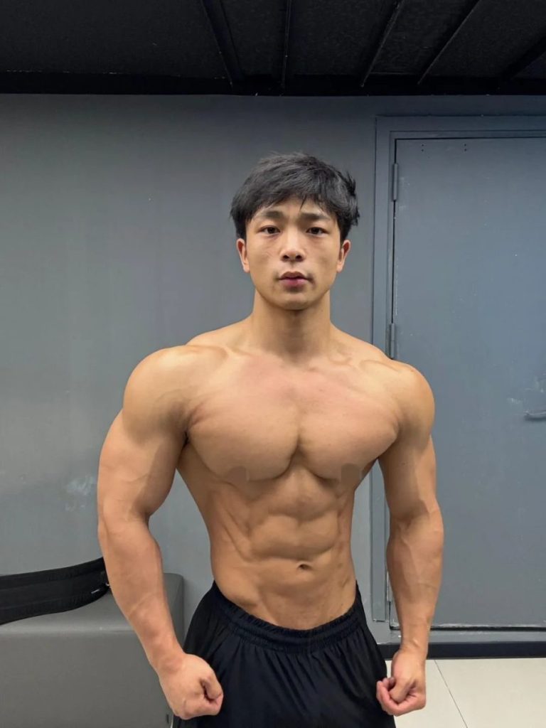 又有网红直男教练！推特自愿被采访视频高达40分钟…