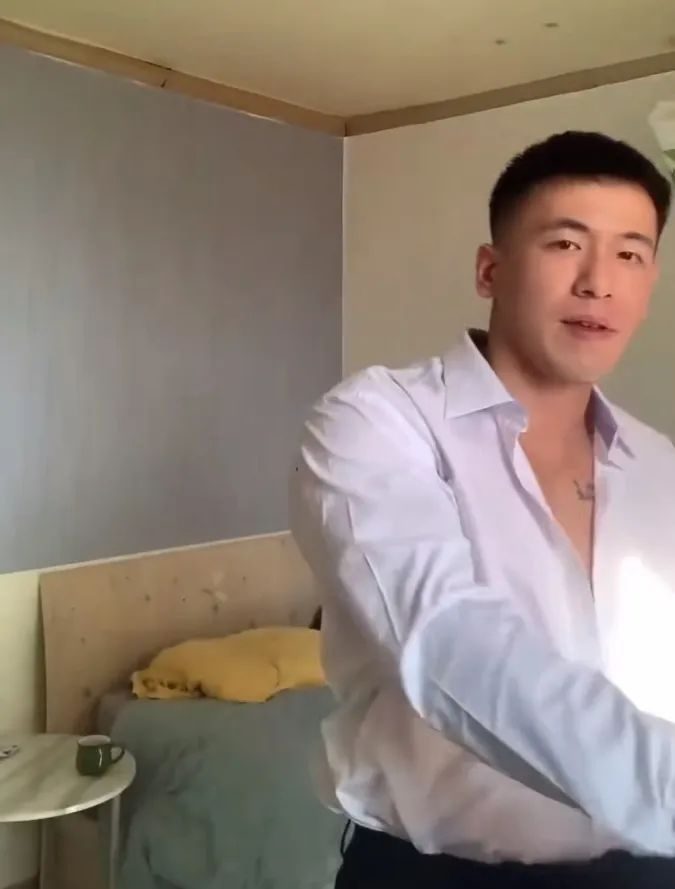 采访视频流出太火,导致退网的他现在怎么样了?