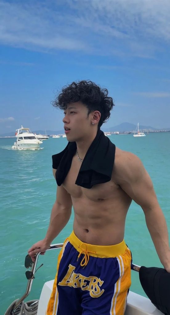 这个抖音4W粉的博主!?也被男记者采访了…